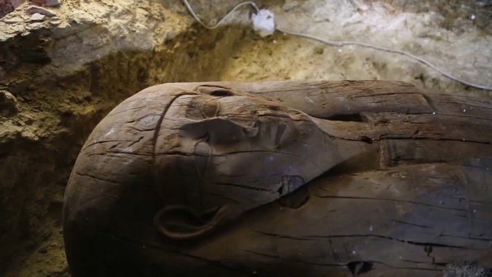 La place des monuments funéraires dans la géographie sacrée