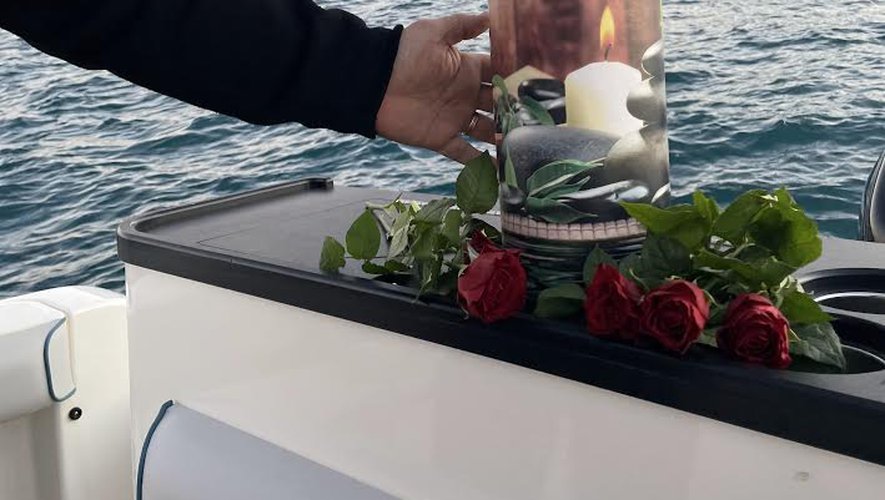 Disperser les cendres d’un défunt en mer : Que disent les textes juridiques ?