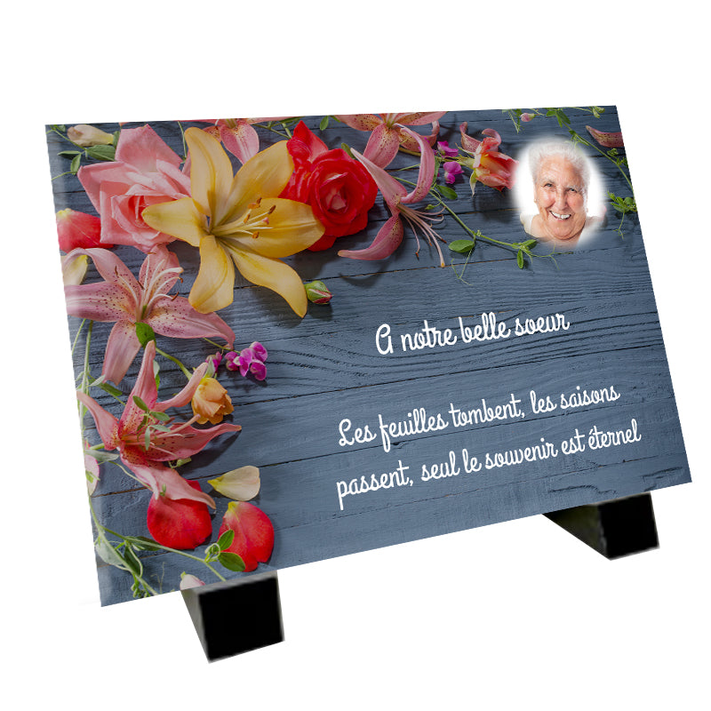 Plaque funéraire fleurie